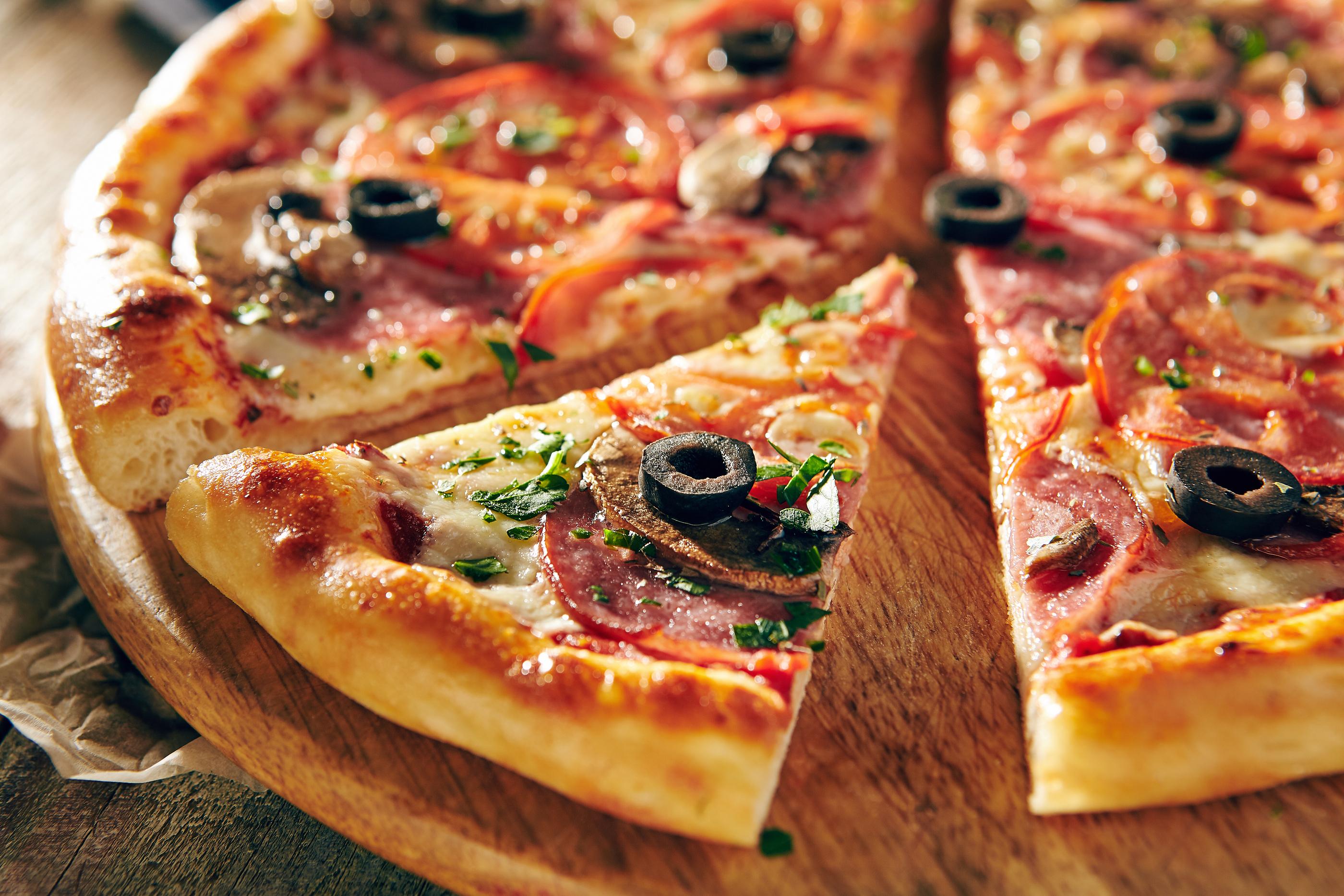 From Classic to Craft: Exploring Our Pizza Delivery Options